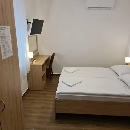Pensjonat Tancsics Vendeghaz Siófok